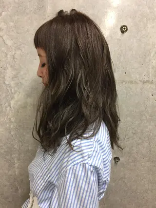 セミロング カラー 及川 光のヘアスタイル