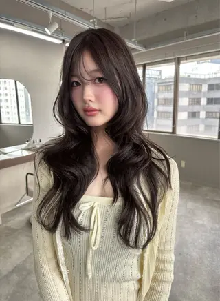 ロング 西尾 彩那のヘアスタイル
