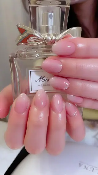 ミディアム カラー ネイル Petite Cannelleのネイルデザイン