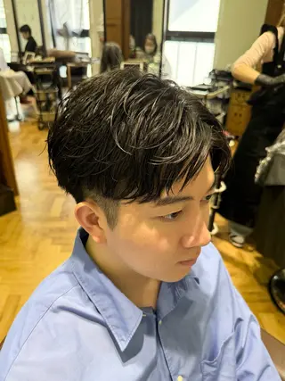 ショート パーマ メンズ 溝口 槙里也のヘアスタイル