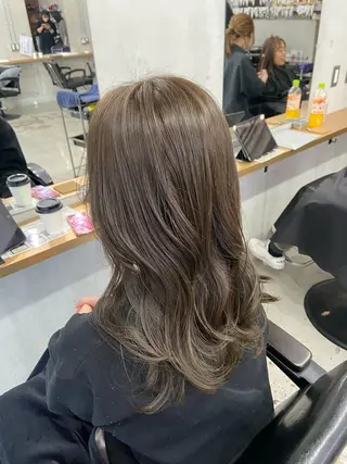 ロング カラー 安住 日花のヘアスタイル