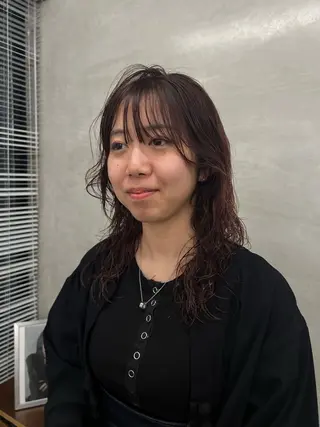 ミディアム サカモト ナオミのヘアスタイル