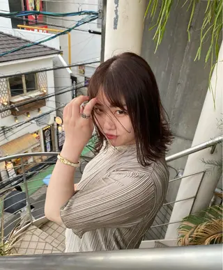 ショート カラー qiie リタッチ 黒染め　ワンカラーのヘアスタイル