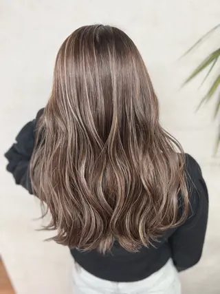 ロング 井上 彩加のヘアスタイル