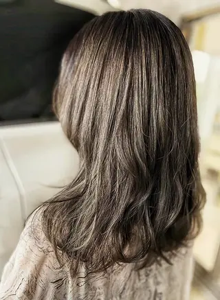 セミロング カラー re place リプレイスのヘアスタイル