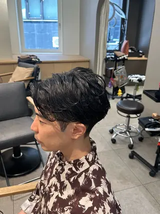 パーマ メンズ シガ ミクトのヘアスタイル