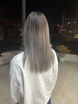 ロング カラー 伊藤 ゆいなのヘアスタイル