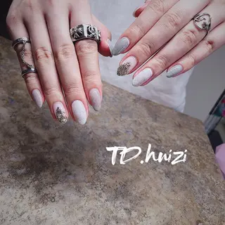 ミディアム めぐみのネイルサロン スタッフ練習のネイルデザイン