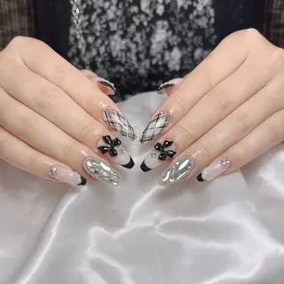 ネイル MOON nailsのネイルデザイン
