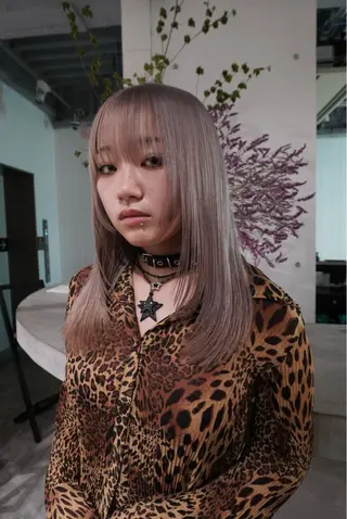 ミディアム 黒染め落とし ムラ修正　ハイトーンのヘアスタイル
