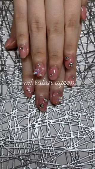 ネイル 鈴木 愛のネイルデザイン
