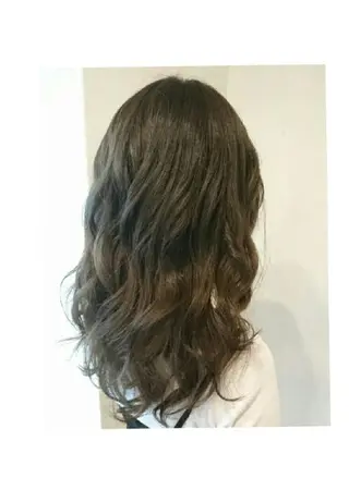 セミロング カラー RU RIのヘアスタイル