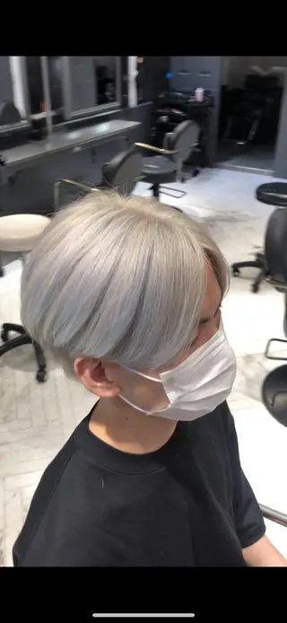 カラー 👑ホワイトカラー ブロンド特化👑映人のヘアスタイル