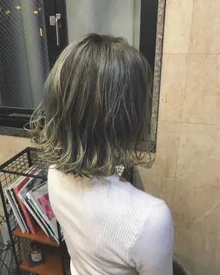 ミディアム カラー 🉐レイヤー/塩見 弘樹🉐渋谷のヘアスタイル