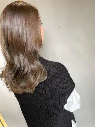 セミロング カラー ハイライトが 得意なニキです😊のヘアスタイル