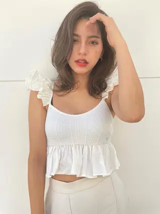 ロング カラー 韓国🇰🇷レイヤー カットオリーブカラーのヘアスタイル