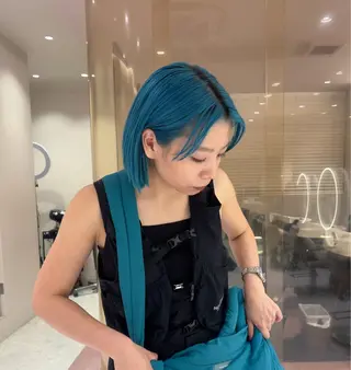 ショート カラー Akari暖色カラー /レイヤーカットのヘアスタイル
