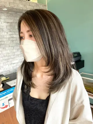 セミロング ヘアークルーズ ピースのヘアスタイル