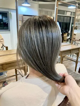 セミロング タカツド ユウキのヘアスタイル