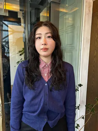 ロング パーマ 西 優衣奈のヘアスタイル