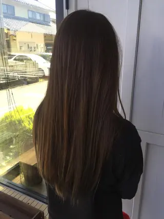 ロング カラー ツキダテ ユイのヘアスタイル