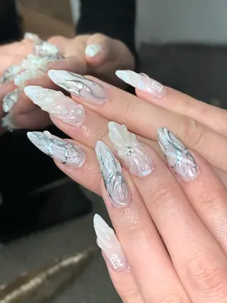 ネイル さゆり￤推しキャラ ￤ロングネイル🩷のネイルデザイン