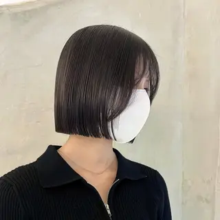ミディアム 切りっぱなしボブ/ 艶カラー/綾莉のヘアスタイル