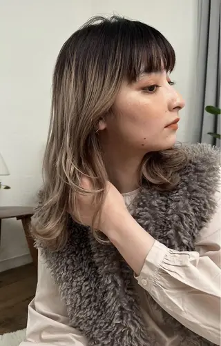 セミロング 髪質改善 ami byAbsoのヘアスタイル