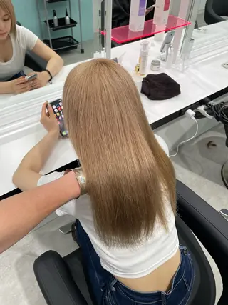 ロング カラー 履歴修正屋さん／ ブロンド／ホワイトのヘアスタイル