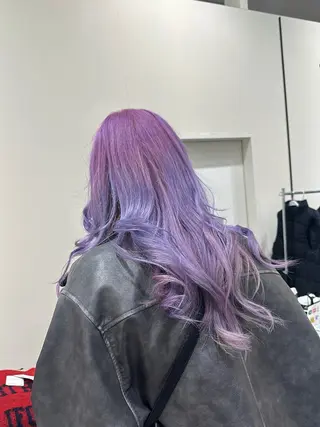 ロング かのブリーチカラー 🎧⛓️🩶のヘアスタイル