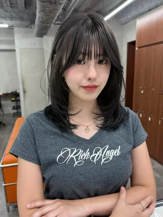 ミディアム センターパート/ 暖色カラーayuのヘアスタイル