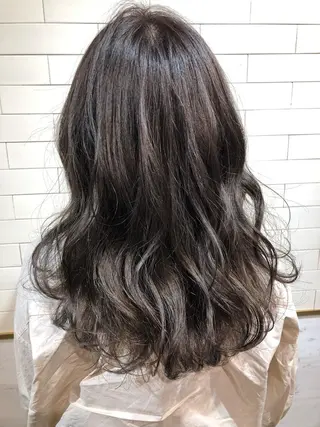 セミロング カラー 髪質改善⌇透明感 カラー⌇川上葵のヘアスタイル