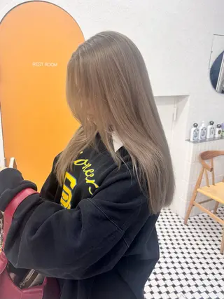 セミロング カラー 🧸ミルクティー／ 顔周りレイヤー/ミクのヘアスタイル