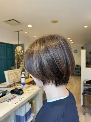 ショート カラー 赤間 飛鳥のヘアスタイル