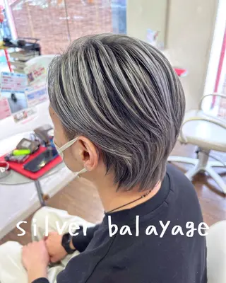 ショート カラー GLAD 萩原のヘアスタイル