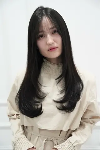 ロング 足立 磨咲のヘアスタイル