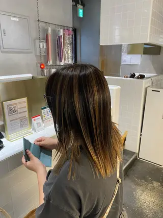 ミディアム 町田 甲陽のヘアスタイル