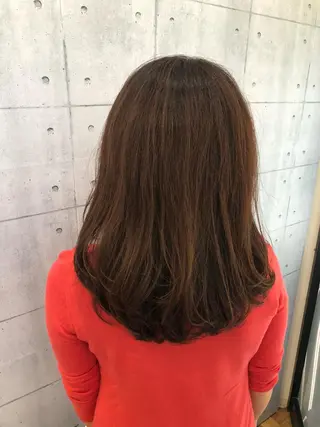 セミロング カラー 金沢 広美のヘアスタイル