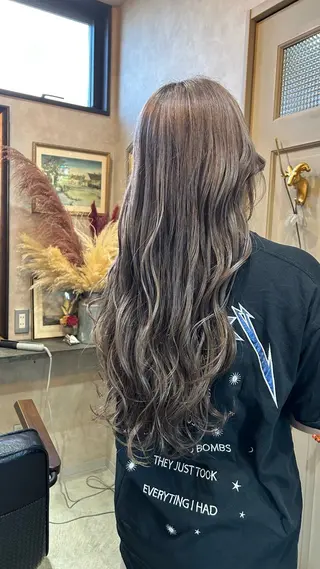 ロング カラー 西村 真実子のヘアスタイル