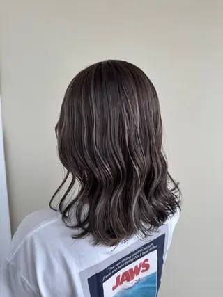 ミディアム カラー ハイライトカラー✨ グレージュ✨鎌倉光洋のヘアスタイル