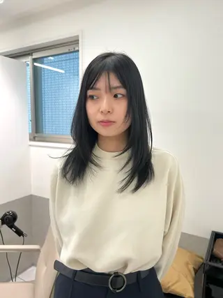 ミディアム カラー オリーブ/アッシュ やわらか透明感カラーのヘアスタイル