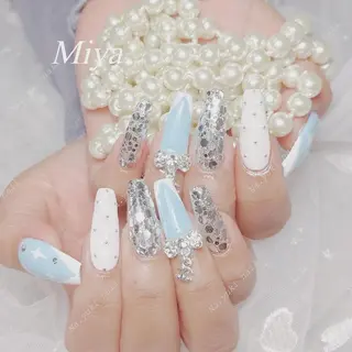 ネイル 🦋 Queenieのネイルデザイン