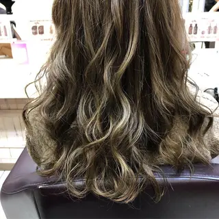 ロング カラー コグチ ヒカルのヘアスタイル