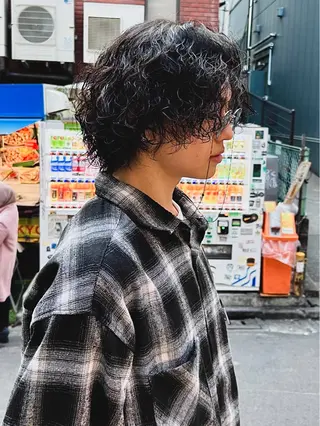 パーマ メンズ 豊崎 佑輔のヘアスタイル
