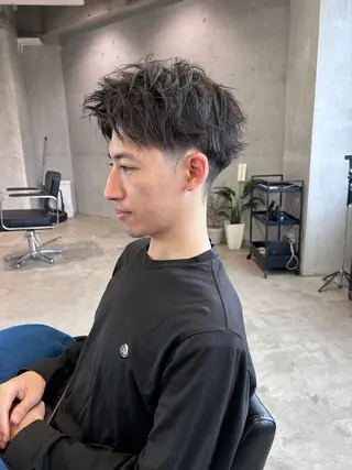 メンズ 韓国🇰🇷レイヤー カットオリーブカラーのヘアスタイル