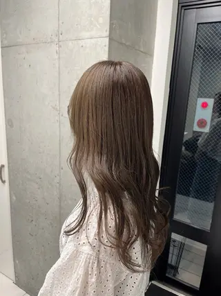 sena⌇ベージュ⌇ ブリーチなしWカラーのヘアスタイル