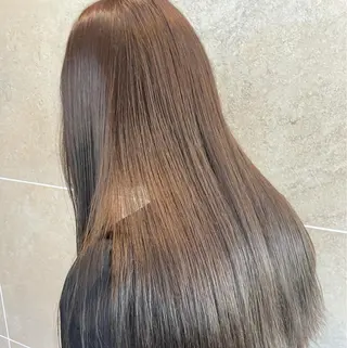 ロング ブリーチなしベージュ カラー佐藤華厘のヘアスタイル