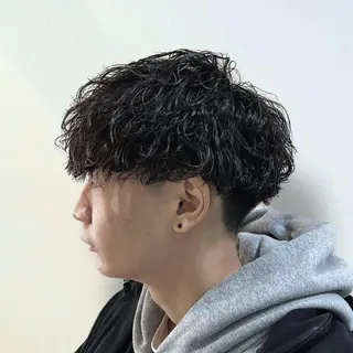 パーマ メンズ ハッシュ・ウルフ🐺 小顔レイヤー松山直史のヘアスタイル