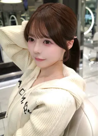 ミディアム がわ/ハイレイヤー /ハイトーンカラーのヘアスタイル