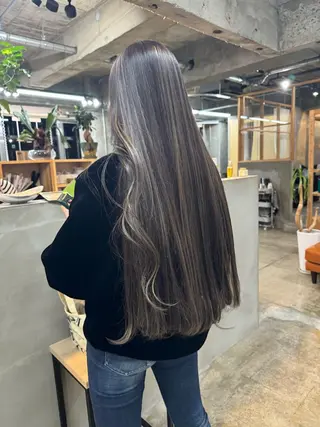 ロング 茜璃/ブリーチカラー /レイヤーカットのヘアスタイル